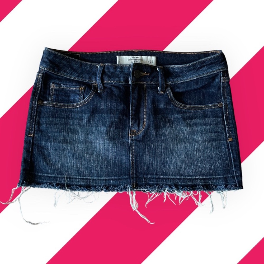 Y2k style Dark denim mini skirt 🍒⭐️